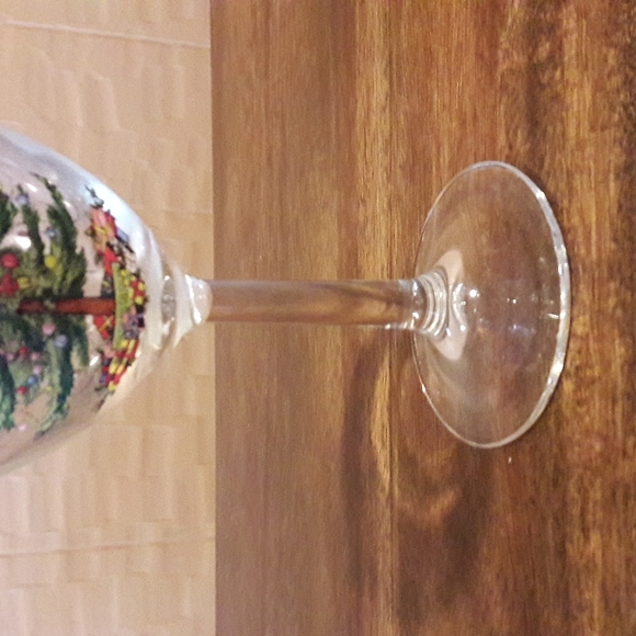 Genuine Spode Christmas Tree Wine Glasses with Gold Rim. Set of 5 - Picture 2 of 5